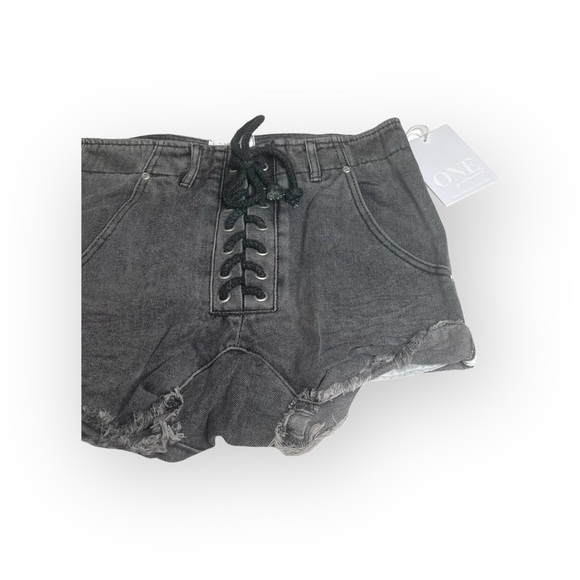 new Kourtney Kardashian’s ⇝ One Teaspoon ⇝ Superfreaks Lace Up Denim Shorts ⇝ 24 - Picture 7 of 16